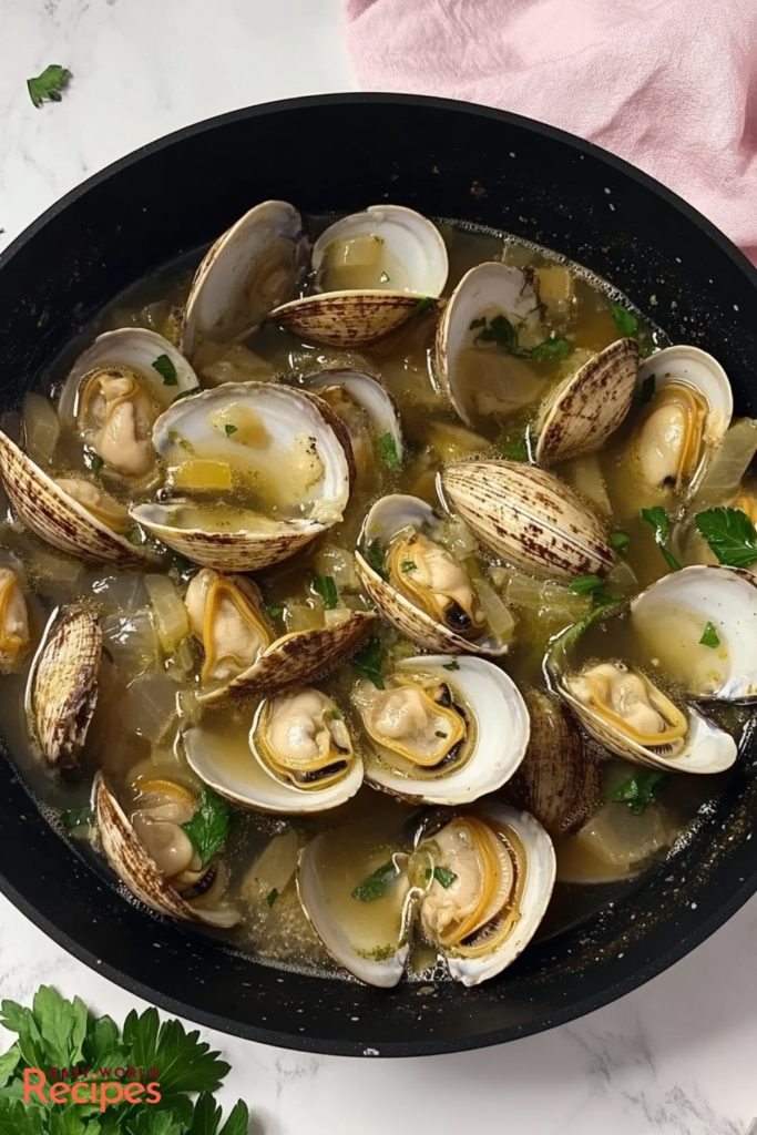 Vongole in a pan (Clams)